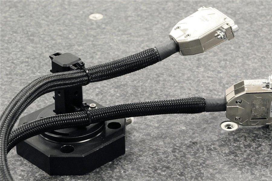 Motor power and feedback cable connectors at the ANT130-XY cable management post