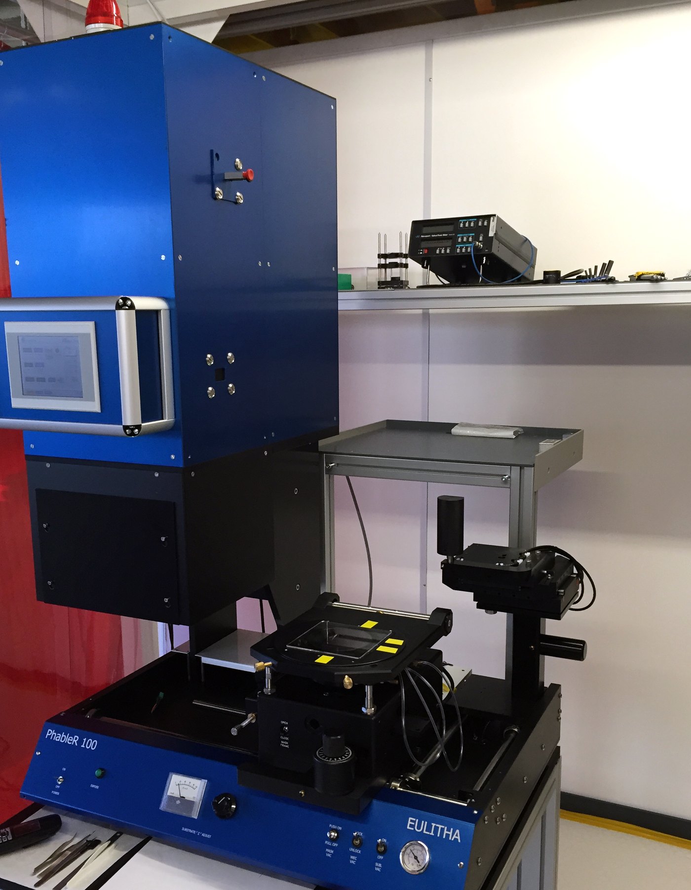 Eulitha PhableR 100 lithography system in the cleanroom, full height view