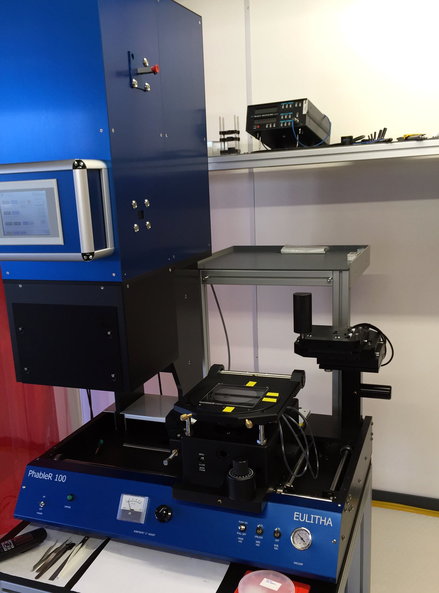 Eulitha PhableR 100 lithography system, alternative cleanroom view