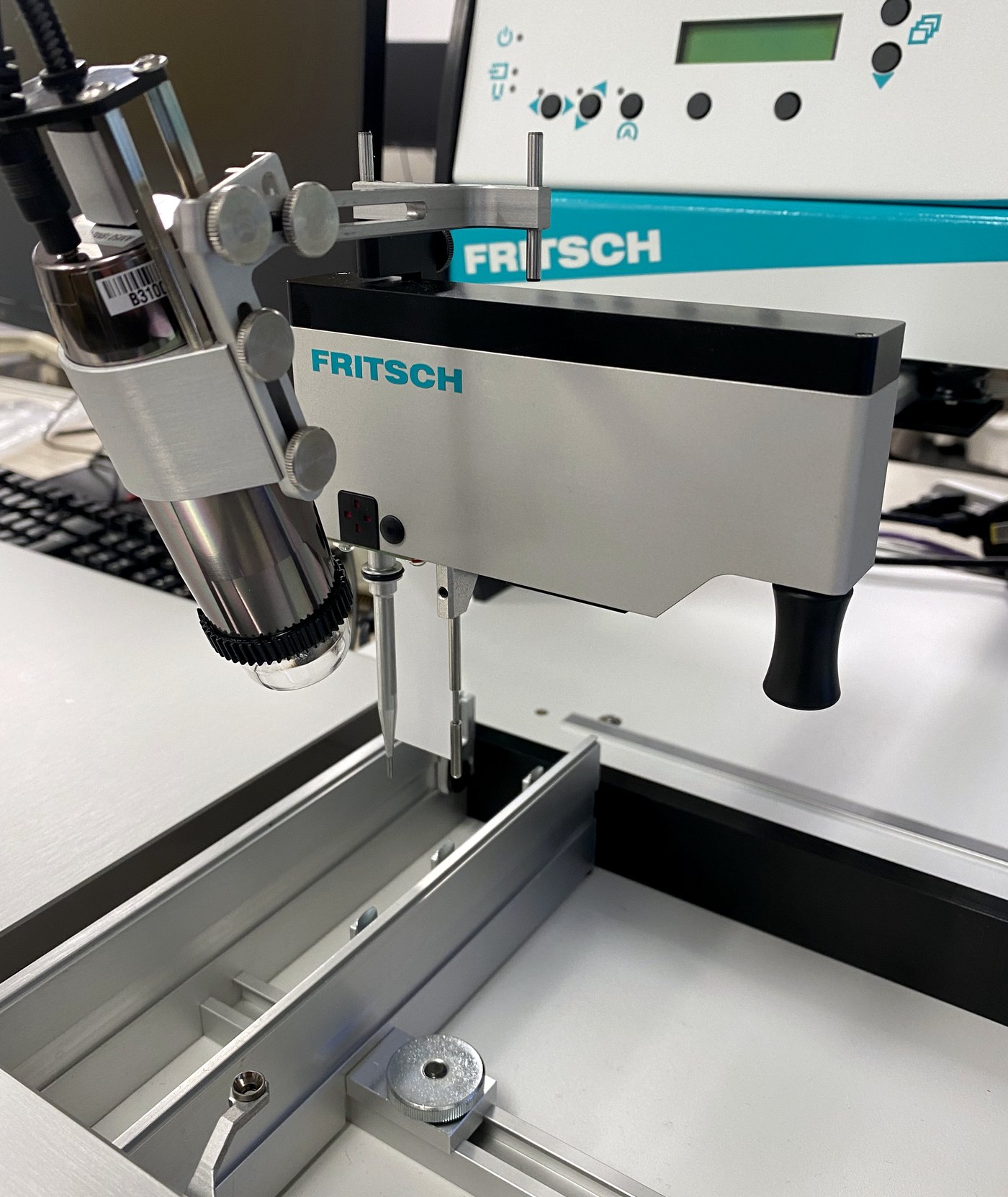 Placement head, needles and component rail of the Fritsch SM902 PRO